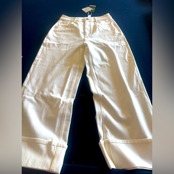 HALARA Flex Denim in winter white! FLEX DENIM is so comfy cute and FLATTERING 🔥 - Picture 1 of 15